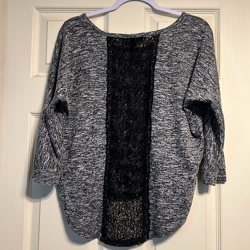 High-Low Lace Back Top - Picture 3 of 5